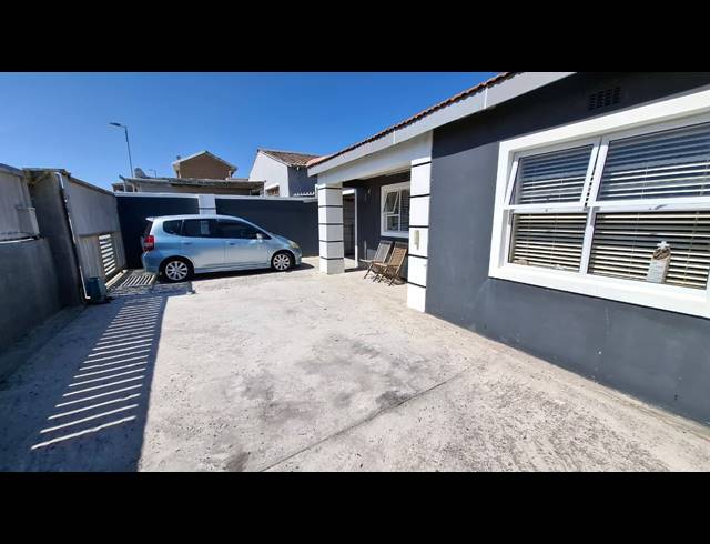3 BEDROOM HOUSE FOR SALE IN STRANDFONTEIN